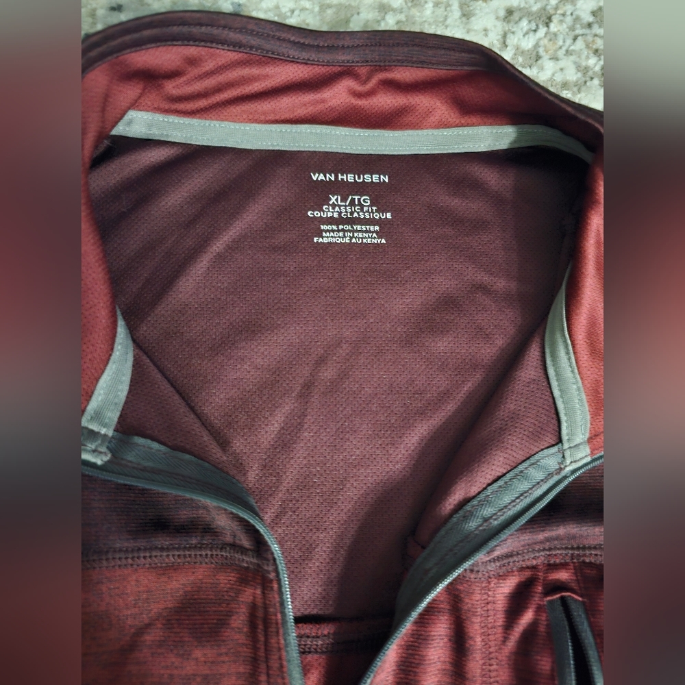 VAN HEUSEN MEN'S US XL BURGUNDY CLASSIC FIT QUARTER ZIP-UP LONG SLEEVE SHIRT 